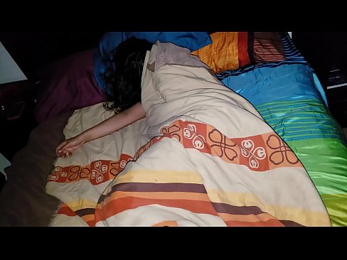 ❤️ Stepson mắng mẹ kế trẻ của mình trong khi bà ngủ. ️❌ Khiêu dâm ở% vi.pornolymp.ru% ☑